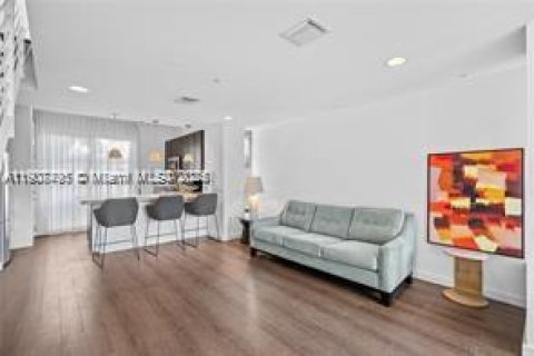 Townhouse in Miami Beach, Florida 2 bedrooms, 104.79 sq.m. № 2154791 - photo 11