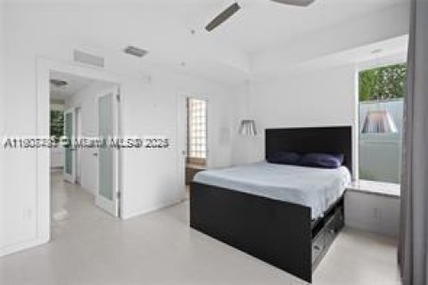 Townhouse in Miami Beach, Florida 2 bedrooms, 104.79 sq.m. № 2154791 - photo 18