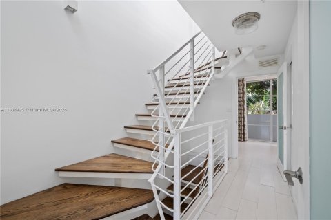 Townhouse in Miami Beach, Florida 2 bedrooms, 104.79 sq.m. № 2154791 - photo 14