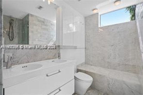 Townhouse in Miami Beach, Florida 2 bedrooms, 104.79 sq.m. № 2154791 - photo 4