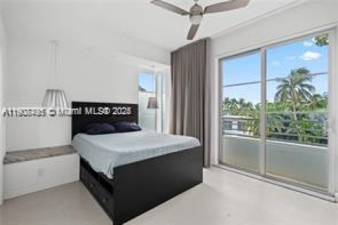 Townhouse in Miami Beach, Florida 2 bedrooms, 104.79 sq.m. № 2154791 - photo 8