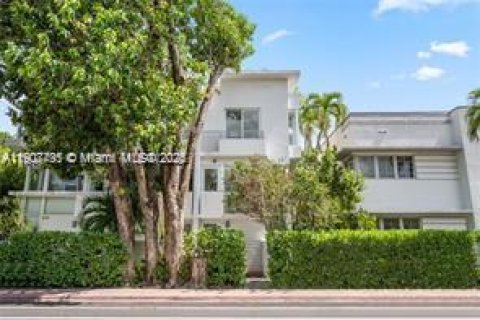 Townhouse in Miami Beach, Florida 2 bedrooms, 104.79 sq.m. № 2154791 - photo 6