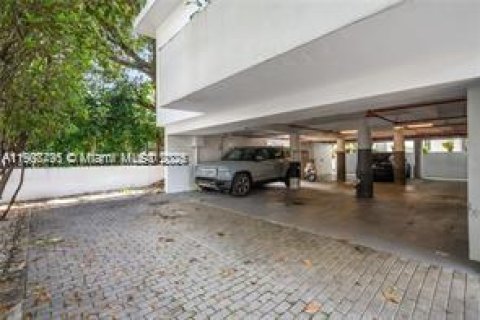 Townhouse in Miami Beach, Florida 2 bedrooms, 104.79 sq.m. № 2154791 - photo 28