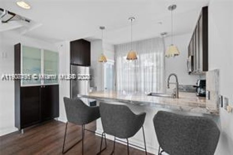 Townhouse in Miami Beach, Florida 2 bedrooms, 104.79 sq.m. № 2154791 - photo 7