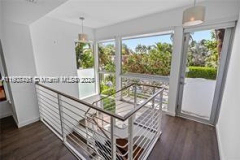 Townhouse in Miami Beach, Florida 2 bedrooms, 104.79 sq.m. № 2154791 - photo 19