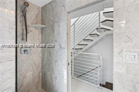 Townhouse in Miami Beach, Florida 2 bedrooms, 104.79 sq.m. № 2154791 - photo 9