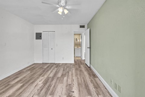 Condo in Delray Beach, Florida, 2 bedrooms  № 2082594 - photo 25