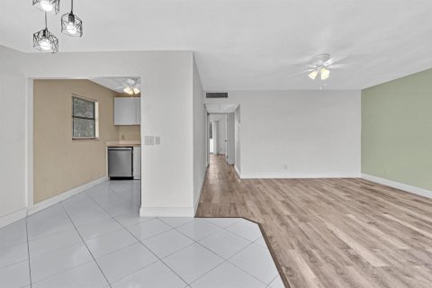Condo in Delray Beach, Florida, 2 bedrooms  № 2082594 - photo 4