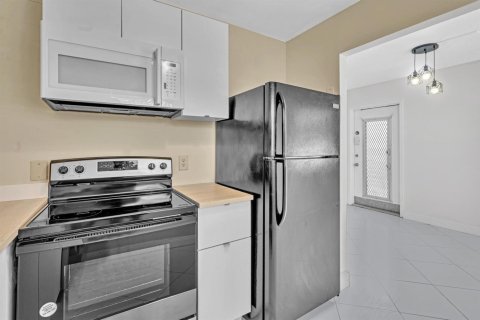 Condo in Delray Beach, Florida, 2 bedrooms  № 2082594 - photo 7