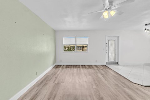 Condo in Delray Beach, Florida, 2 bedrooms  № 2082594 - photo 13