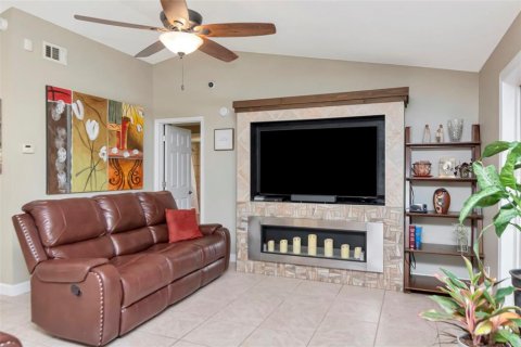 Villa ou maison à vendre à Tampa, Floride: 3 chambres, 135.82 m2 № 1826438 - photo 13