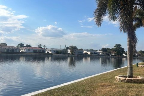 Casa en venta en Tamarac, Florida, 2 dormitorios, 100.52 m2 № 2031540 - foto 7