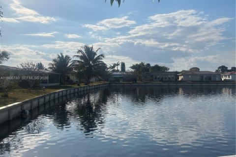 Casa en venta en Tamarac, Florida, 2 dormitorios, 100.52 m2 № 2031540 - foto 8