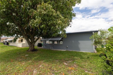 Casa en venta en Tamarac, Florida, 2 dormitorios, 100.52 m2 № 2031540 - foto 11