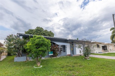Casa en venta en Tamarac, Florida, 2 dormitorios, 100.52 m2 № 2031540 - foto 10