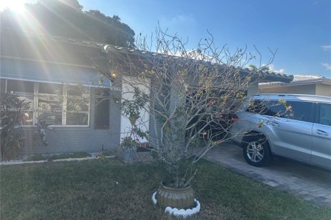 Casa en venta en Tamarac, Florida, 2 dormitorios, 100.52 m2 № 2031540 - foto 4