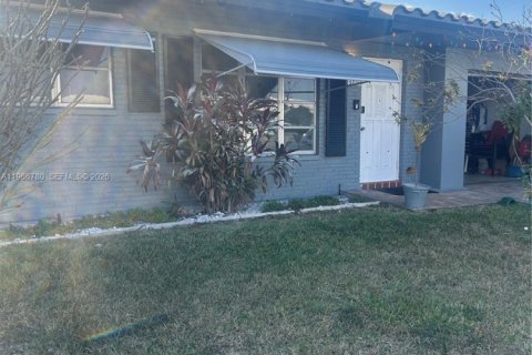 Casa en venta en Tamarac, Florida, 2 dormitorios, 100.52 m2 № 2031540 - foto 5