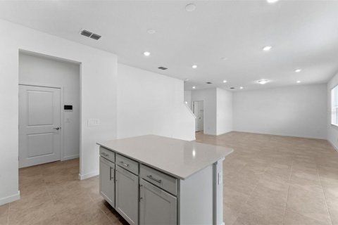 Casa en venta en Thonotosassa, Florida, 4 dormitorios, 221.66 m2 № 2386776 - foto 5