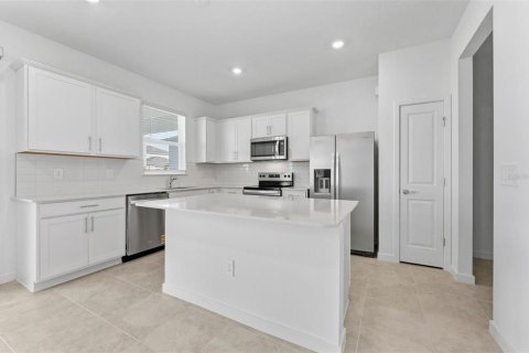 Casa en venta en Thonotosassa, Florida, 4 dormitorios, 221.66 m2 № 2386776 - foto 3