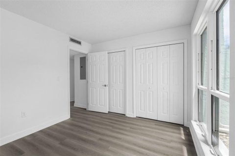 Condo in Indian Rocks Beach, Florida, 2 bedrooms  № 2151045 - photo 28