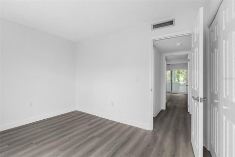 Condo in Indian Rocks Beach, Florida, 2 bedrooms  № 2151045 - photo 30