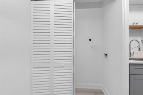 Condo in Indian Rocks Beach, Florida, 2 bedrooms  № 2151045 - photo 22