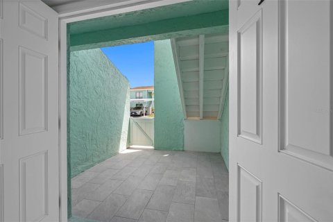 Condo in Indian Rocks Beach, Florida, 2 bedrooms  № 2151045 - photo 8