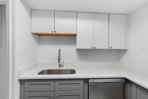 Condo in Indian Rocks Beach, Florida, 2 bedrooms  № 2151045 - photo 25