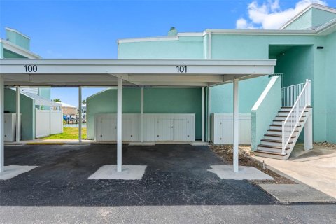 Condo in Indian Rocks Beach, Florida, 2 bedrooms  № 2151045 - photo 2