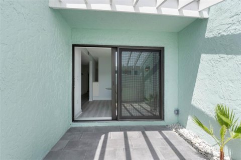 Condo in Indian Rocks Beach, Florida, 2 bedrooms  № 2151045 - photo 14