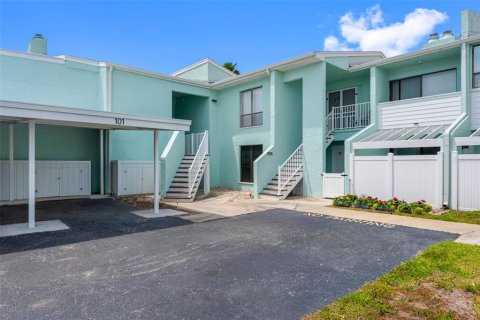 Condo in Indian Rocks Beach, Florida, 2 bedrooms № 2151045