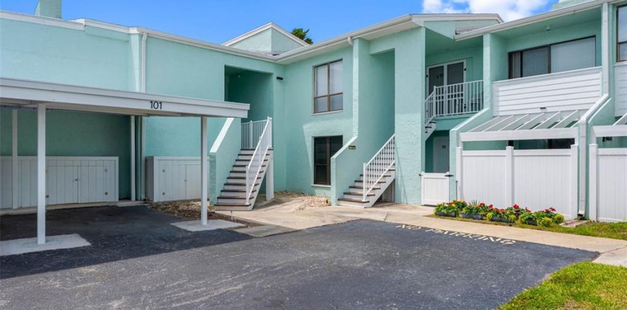 Condo in Indian Rocks Beach, Florida, 2 bedrooms  № 2151045
