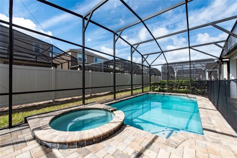 Casa en venta en Kissimmee, Florida, 7 dormitorios, 381.46 m2 № 1624946 - foto 16