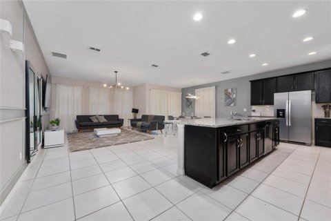 Casa en venta en Kissimmee, Florida, 7 dormitorios, 381.46 m2 № 1624946 - foto 8