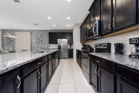 Casa en venta en Kissimmee, Florida, 7 dormitorios, 381.46 m2 № 1624946 - foto 10