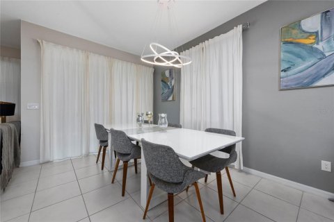 Casa en venta en Kissimmee, Florida, 7 dormitorios, 381.46 m2 № 1624946 - foto 13
