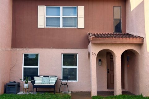 Townhouse in Davie, Florida 2 bedrooms, 108.7 sq.m. № 2069282