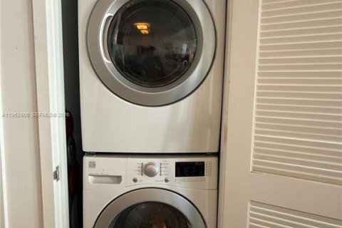 Купить кондоминиум в Майами, Флорида 1 спальня, № 2024140 - фото 16