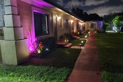 Apartamento en alquiler en Hollywood, Florida, 1 dormitorio № 1982071 - foto 19