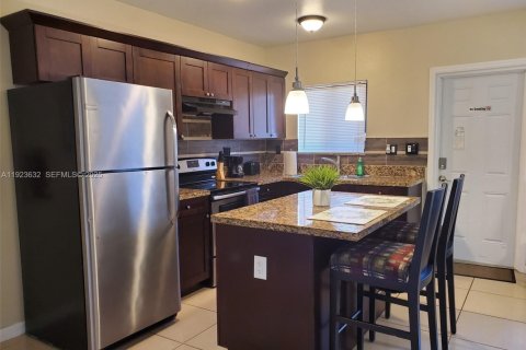Apartamento en alquiler en Hollywood, Florida, 1 dormitorio № 1982071 - foto 1