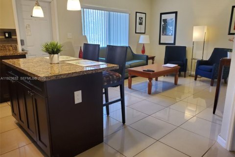 Apartamento en alquiler en Hollywood, Florida, 1 dormitorio № 1982071 - foto 9
