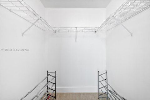 Снять в аренду кондоминиум в Майами, Флорида 2 спальни, 94.11м2, № 1974336 - фото 21