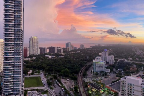 Copropriété à louer à Miami, Floride: 2 chambres, 94.11 m2 № 1974336 - photo 1