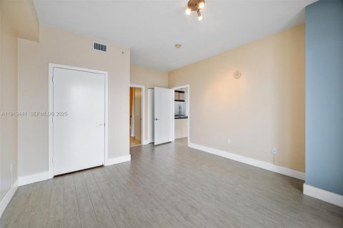 Снять в аренду кондоминиум в Майами, Флорида 2 спальни, 94.11м2, № 1974336 - фото 12