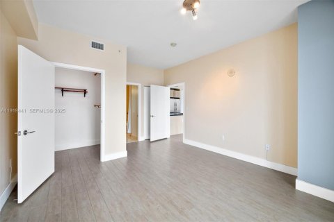 Снять в аренду кондоминиум в Майами, Флорида 2 спальни, 94.11м2, № 1974336 - фото 13