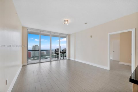 Снять в аренду кондоминиум в Майами, Флорида 2 спальни, 94.11м2, № 1974336 - фото 3