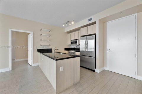 Снять в аренду кондоминиум в Майами, Флорида 2 спальни, 94.11м2, № 1974336 - фото 5