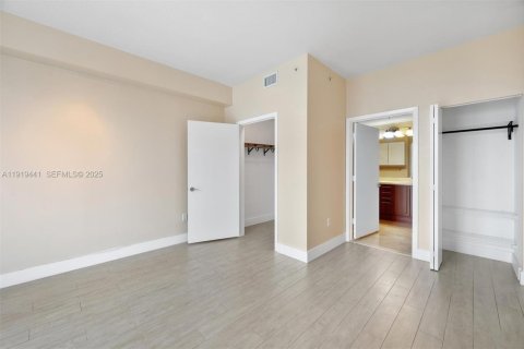 Снять в аренду кондоминиум в Майами, Флорида 2 спальни, 94.11м2, № 1974336 - фото 15