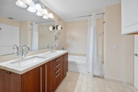 Снять в аренду кондоминиум в Майами, Флорида 2 спальни, 94.11м2, № 1974336 - фото 16