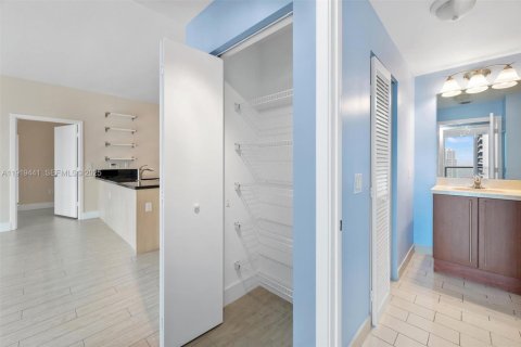 Снять в аренду кондоминиум в Майами, Флорида 2 спальни, 94.11м2, № 1974336 - фото 24